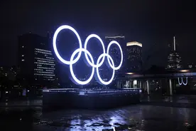 日本横滨港点亮奥运五环标志图片