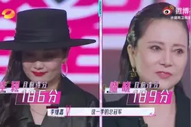 宋妍霏妈妈获得《妈妈你真好看》总冠军 当场激动落泪图片