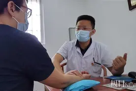 入伏第一天，千名市民来到武汉市第六医院敷贴图片