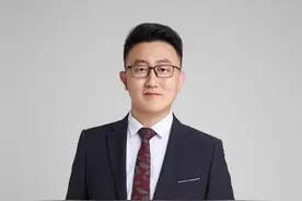 喝酒打架一时爽，酒醒时悔恨当初！半岛“问法热线”7月12日邀请资深刑事律师答疑刑事犯罪图片