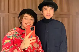 邓超吃饭狂流汗「无力胸闷」！一看冷气「被孙俪调高温」傻眼吐槽图片