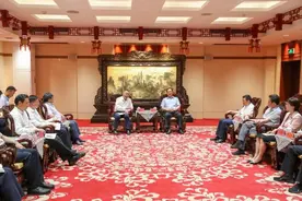 三峡集团党组书记、董事长雷鸣山拜会湖南省省长毛伟明图片