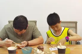 孩子动手做勋章，致敬革命先辈图片