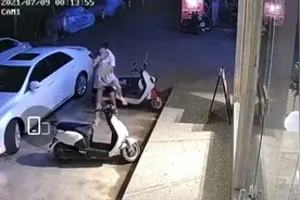 女子凌晨遭前男友暴力拖拽：谨防将感情纠纷“和稀泥”图片