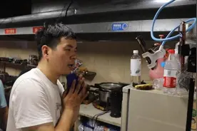 郑州共享厨房负责人说走红后压力大到失眠，呼吁网友暂缓捐助视频封面