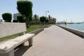 科威特惊现73℃高温 汽车被烤化室外空无一人