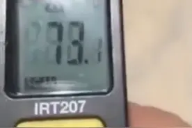科威特惊现73℃高温 汽车被烤化室外空无一人图片