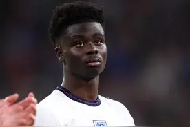 欧洲杯点球大战败北后，英国球迷大骂黑人球员“滚出英国”图片