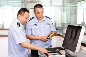 「党旗飘扬 致敬榜样」龙口市公安局禁毒大队教导员、二级警督付绍刚：热血铸警魂 忠诚保平安图片