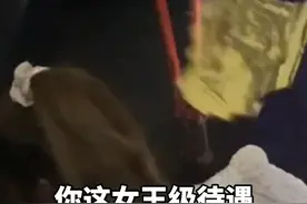 “你这女王级待遇，十个男人围着你转”，山西女子手指被卡紧张，消防一语破防图片