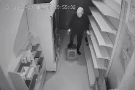 牡丹江一对父子警察联手抓获嫌疑人，网友：上阵父子兵啊图片