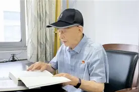 坚守党史编纂一线 耄耋老人初心不改图片