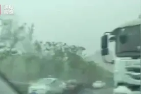 刚刚，济南又下盆泼大雨！10秒内狂风暴雨齐上阵，气象局已发布黄色预警视频封面
