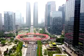 成都双子塔旁再添新地标 航拍视角看“交子之环”图片