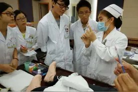 光明时评：规培考试不应成为阻碍医师成长的绊脚石图片