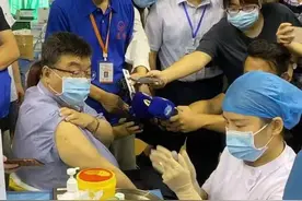 台湾学者邱毅在厦门接种新冠疫苗！称感受到大陆的关怀和自信图片