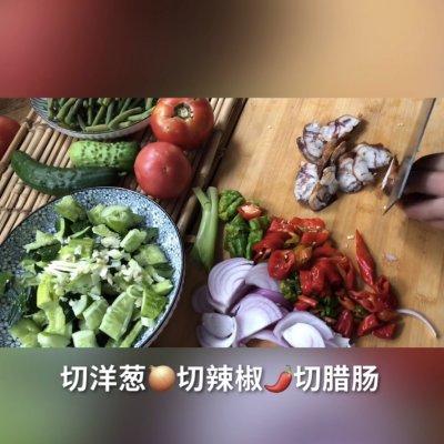 有了它干掉两碗饭不是事！超下饭的爆炒腊肠