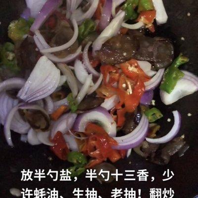 有了它干掉两碗饭不是事！超下饭的爆炒腊肠