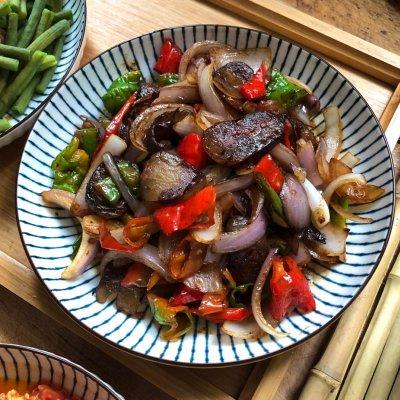 有了它干掉两碗饭不是事！超下饭的爆炒腊肠