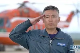 心酸！洱海坠机事故两个月后：机长3岁儿子仍在等父亲回家图片