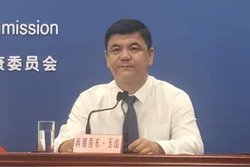 2020年我国儿童青少年总体近视率为52.7%，幼儿园小学是防控重点年龄段图片