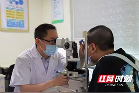 17岁高中生因视网膜脱离险失明 专家提醒早发现、早治疗图片