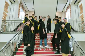 集体升学！这个班的同学，“一不小心同窗十年”图片