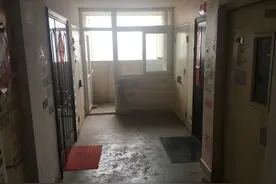 调查 | 楼道私装防盗门，圈进公共空间和消防栓，谁来管？图片