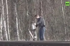 丢人！美驻俄罗斯使馆人员偷走铁路信号灯被俄曝光图片