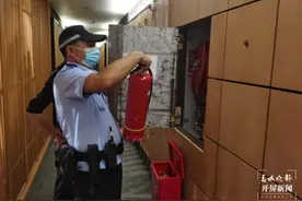 同事说他是“老黄牛”“黑夜之子”，他说：“要对得起这身警服”图片