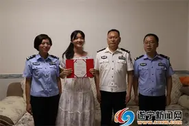 长大后我就成了你！遂宁民警女儿收到四川警察学院录取通知书图片