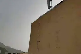 济南一小区楼顶装基站，业主：拆！安装者：没信号也被投诉啊……图片