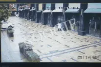 在小区门口一跤摔断门牙，女子起诉物业获赔20000余元图片