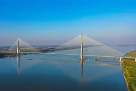 沿着高速看中国，嘉鱼长江大桥获全球杰出工程奖图片