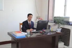“第一书记”李青：从军从检三十年，正义在心不褪色图片