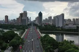 机动车靠右，非机动车靠左！南宁民族大道一路口通行新规图片