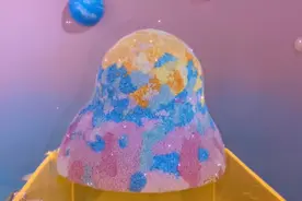 棒棒糖做树林、糖粉做河流......《无敌破坏王》中的糖果王国走进现实！快来开启“糖果乌托邦”大门→图片