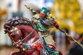 上海白领花200万买“心头好”，真人大小的雕像，正在撑起新的宅男的收藏圈图片