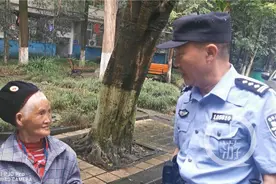 贵州老两口来渝旅游 突如其来的大雨让两人走散图片