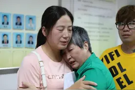 海报直击丨走失28年的聋哑母亲与儿女团聚，女儿：我也有妈妈了图片