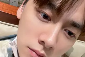 李易峰晒高清晰度帅气自拍照 颜值在线表情酷帅图片