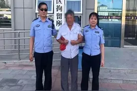 冒充收费员违法收取停车费，这位“牛”老太牛不起来了图片