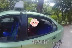 温暖！你抱起老人的样子，真帅！图片