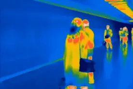 在电梯里闻到一个屁，会被传染细菌吗？图片