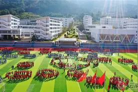 云南永胜民族中学：汗水浇开团结花图片