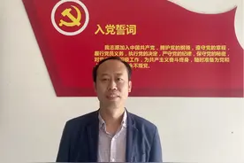 从文弱书生到钢铁军人再到抗疫“逆行者”，他总能挺身而出图片