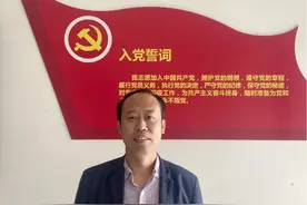 从文弱书生到钢铁军人再到抗疫“逆行者”，他总能挺身而出图片