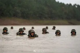 驻训一线，看侦察尖兵的训练日常图片