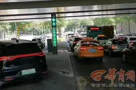 路不够用就“借”一点儿 西安首条借道左转车道+可变车道上线图片