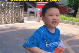 小朋友参观消防队获批后跳魔性舞 没有孩子能够抵挡消防车的魅力视频封面